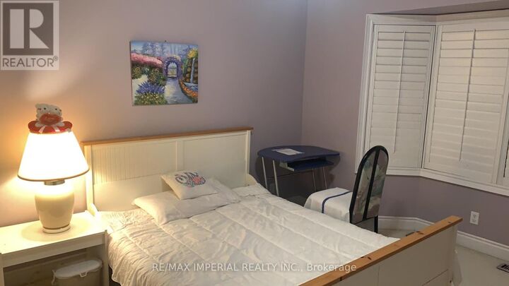 Property Photo:  205 Conover Avenue 1  ON L4G 7W1 