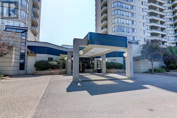Property Photo:  160 Alton Towers Circle 1612  ON M1V 4X8 
