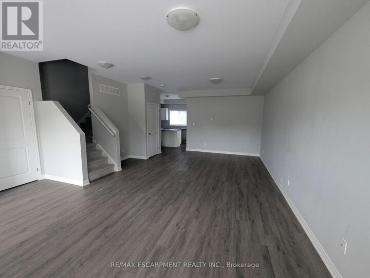 Property Photo:  82 St George Street  ON L3C 5N1 