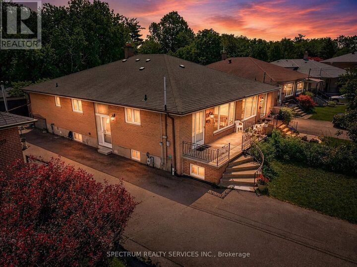 Property Photo:  37 Newlin Crescent  ON M3L 1X5 