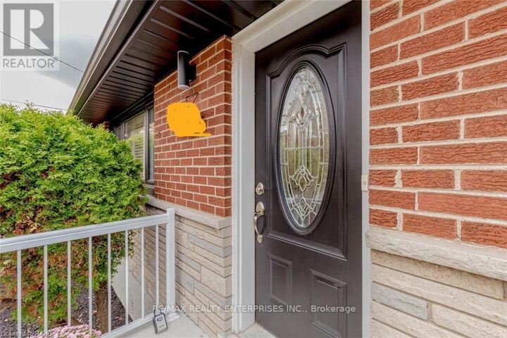 Property Photo:  128 Clarendon Avenue Main  ON L9A 3A5 