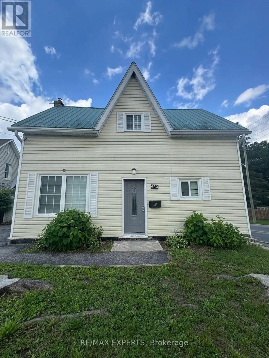 Property Photo:  630 Dominion Avenue A  ON L4R 1R6 