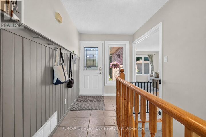 Property Photo:  1005 Dina Crescent  ON L4R 5C5 