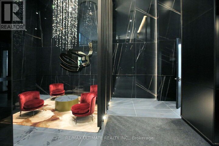 Property Photo:  11 Yorkville Avenue 1902  ON M4W 0B7 