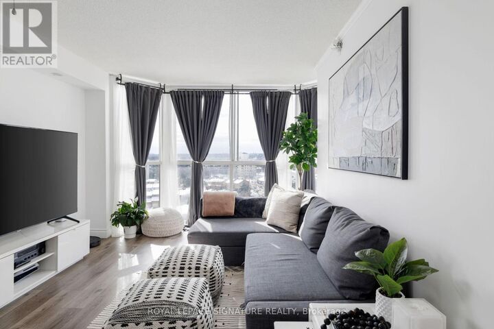 Property Photo:  880 Dundas Street West 909  ON L5C 4H3 