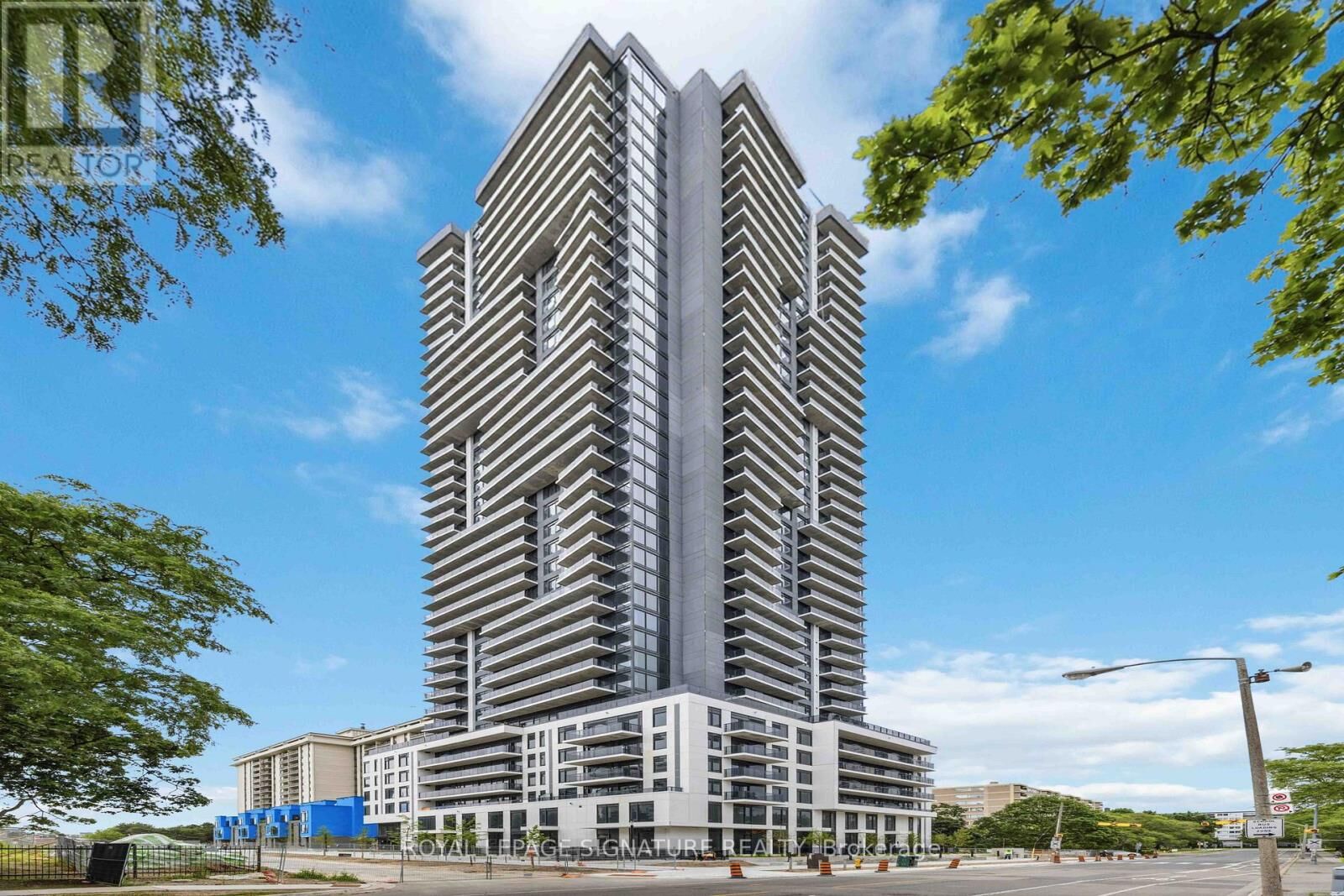 Property Photo:  15 David Salomon Drive 413  ON M3C 1E7 