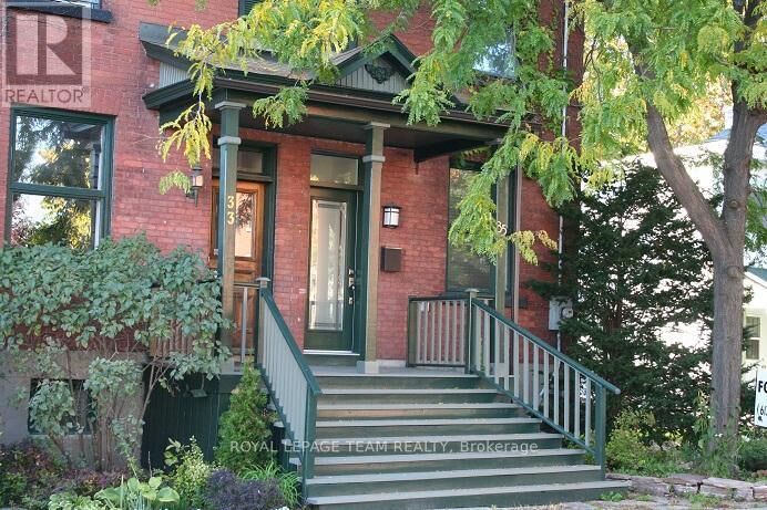 Property Photo: 35 Ivy Crescent ON K1M 1Y1