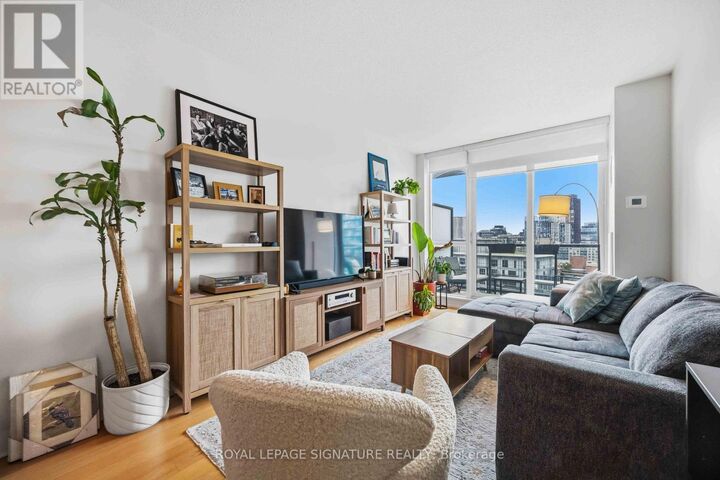 Property Photo:  38 The Esplanade 1409  ON M5E 1A5 