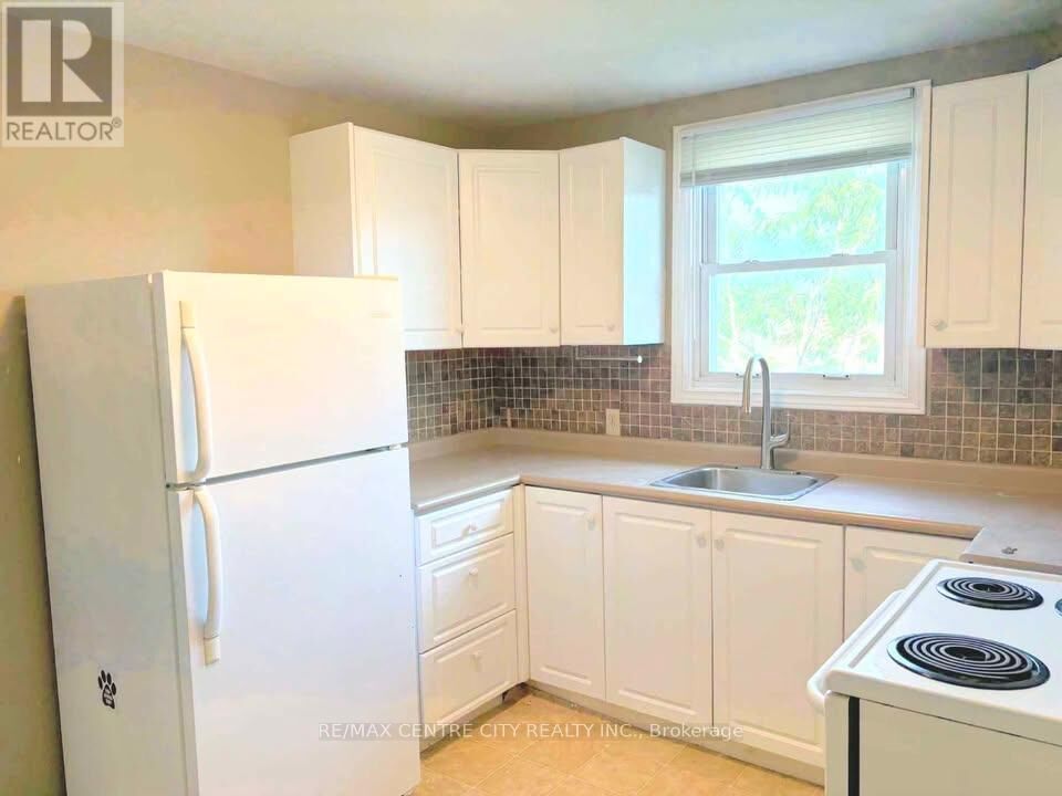 Property Photo:  31 Langarth Street West Upper  ON N6J 1P3 