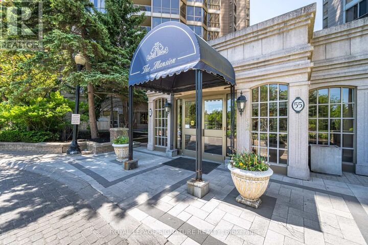 Property Photo:  55 Kingsbridge Garden Circle 2310  ON L5R 1Y1 