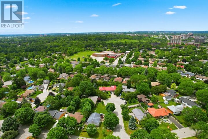 Property Photo:  15 North Almond Place  ON N5Z 4C8 