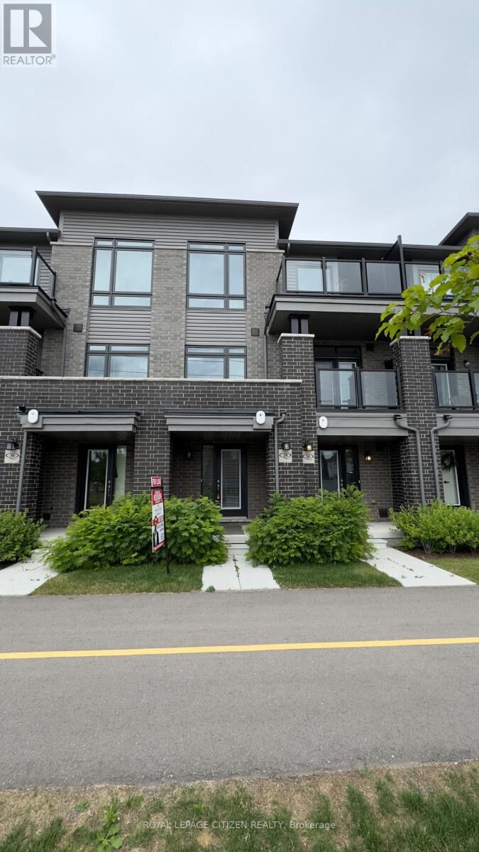 Property Photo: 28 Emmas Way West ON L1R 0S7
