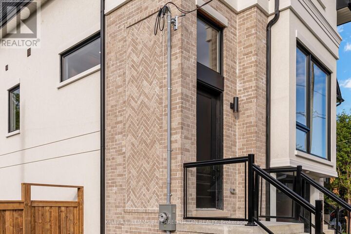 Property Photo: 39 Wesley Avenue ON L5H 2M6