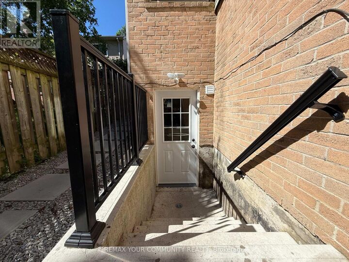 Property Photo:  6 Albery Crescent  ON L4G 5R4 