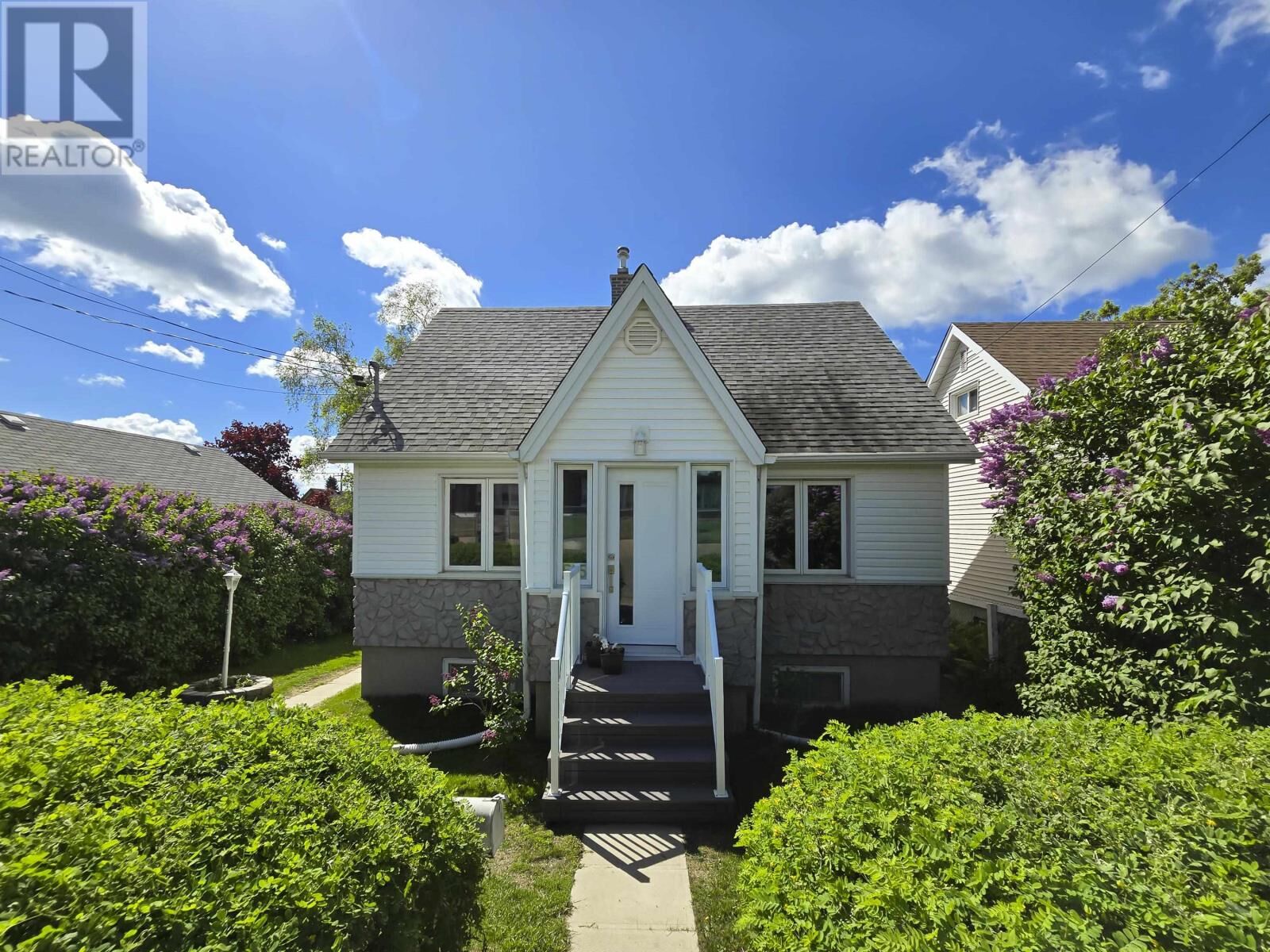 Property Photo:  505 Oliver Rd  ON P7B 2G9 