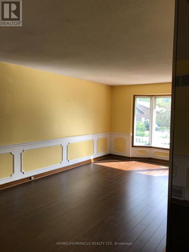 Property Photo:  850 Chippenham Drive  ON L5H 3S7 