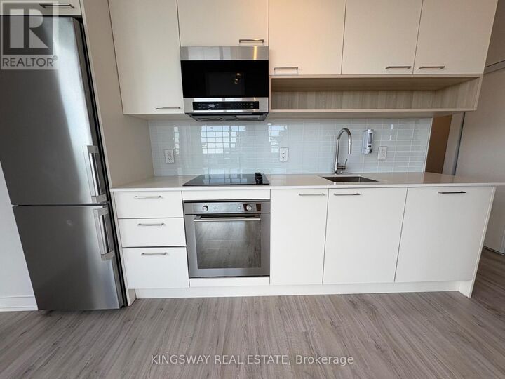 Property Photo: 3005 Pine Glen Road 216 ON L6M 5P5