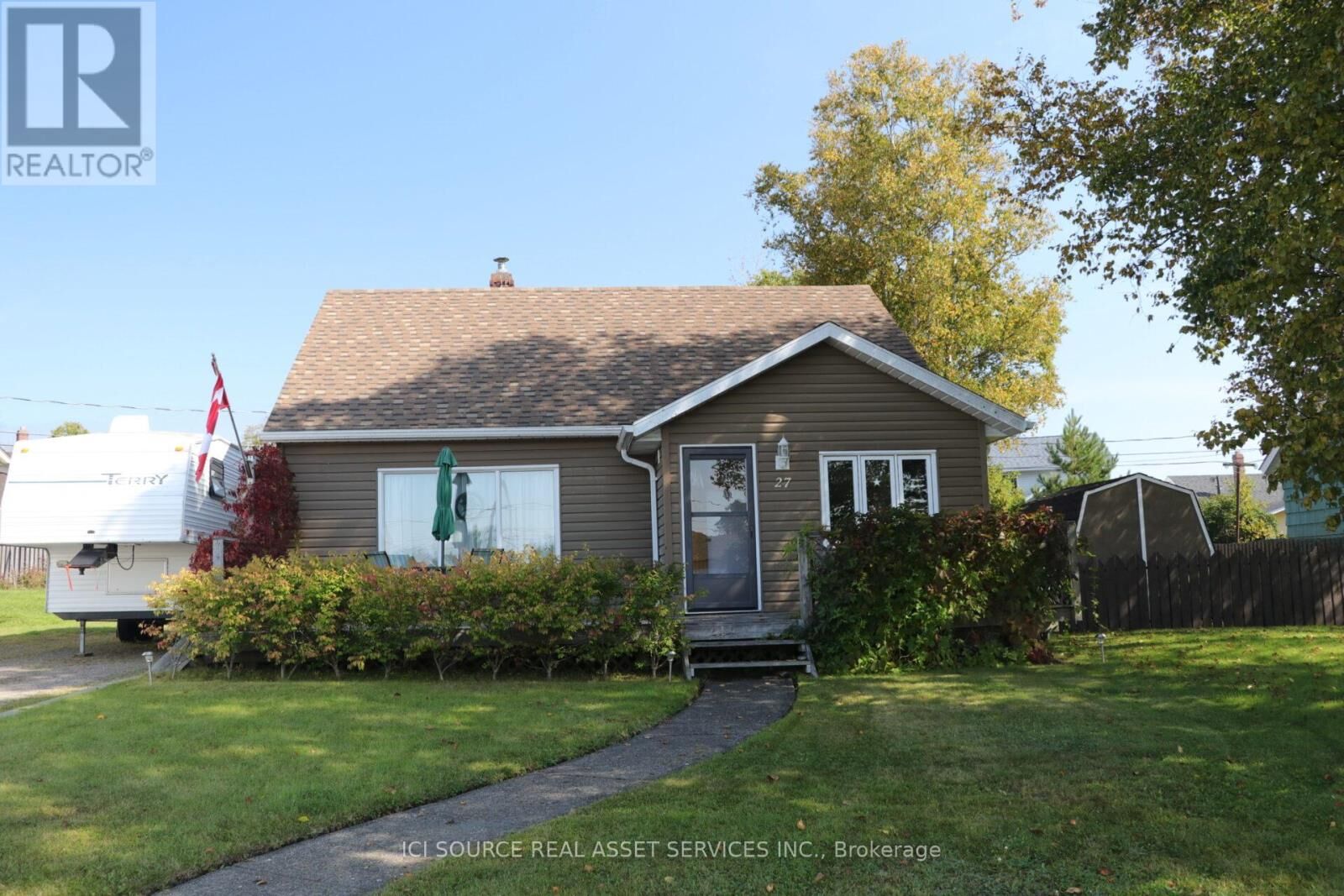 Property Photo:  27 Superior Avenue  ON P0T 2W0 