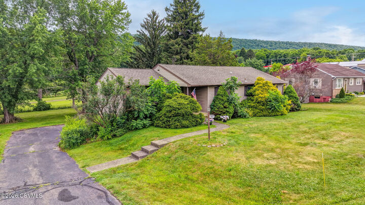 Property Photo:  70 Sugarloaf Avenue  PA 18249 