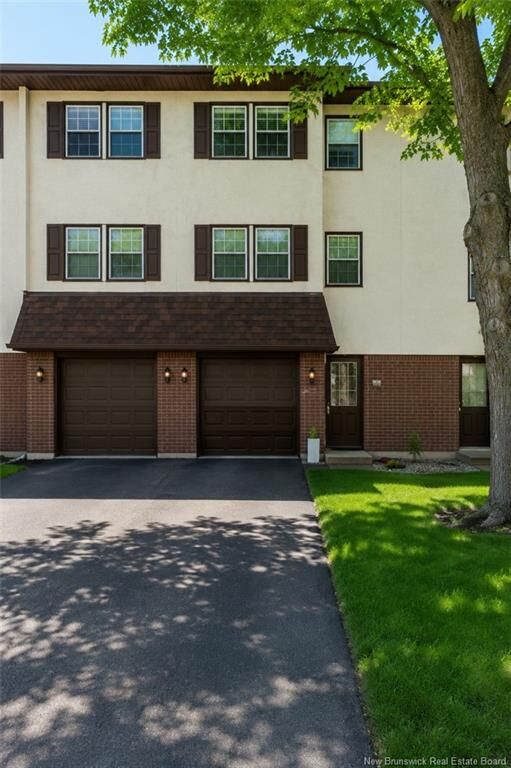 Property Photo:  33 Hillsview Crescent  NB E2E 3N4 