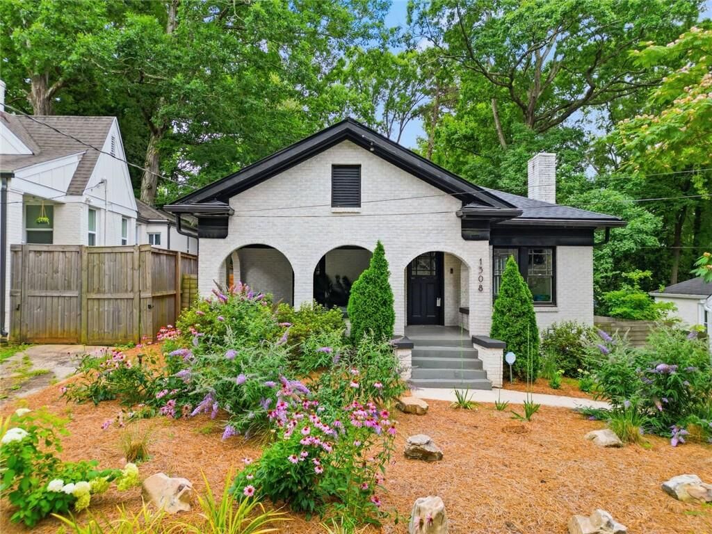 Property Photo:  1308 Beecher Street SW  GA 30310 