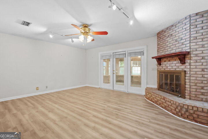 Property Photo:  112 Meadows Way  GA 31525 