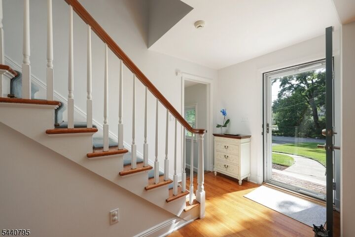 Property Photo:  220 Wychwood Road  NJ 07090 