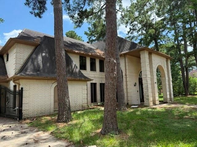 Property Photo: 8007 Northbridge Circle TX 77379