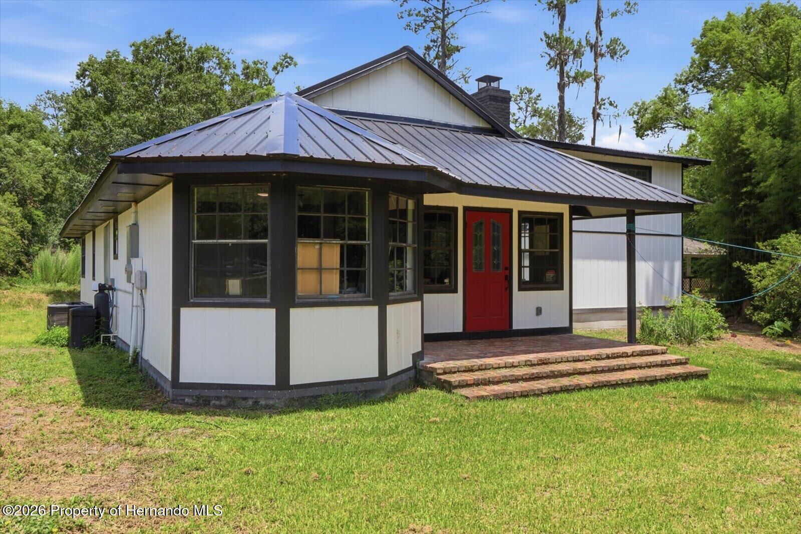 Property Photo:  1019 S Mildred Avenue  FL 34601 