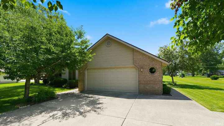 Property Photo:  2822 E 250 North  IN 46714 