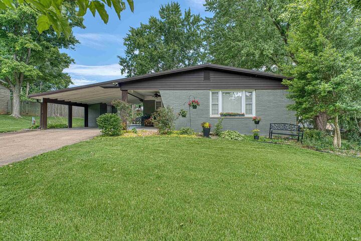 Property Photo: 7717 Meadowview Drive IN 47710