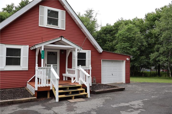 Property Photo: 117 Chippewa Trail PA 18210