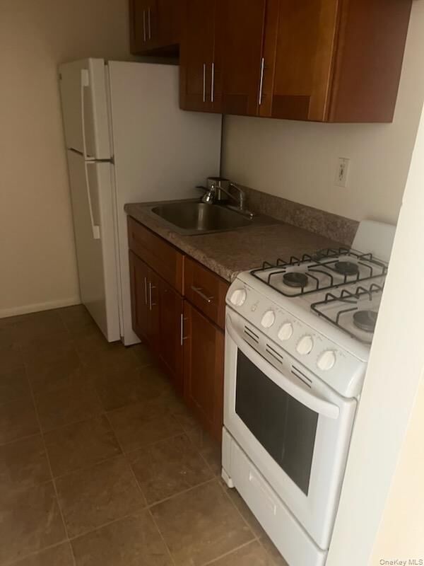 Property Photo:  101 Middletown N #B  NY 10965 