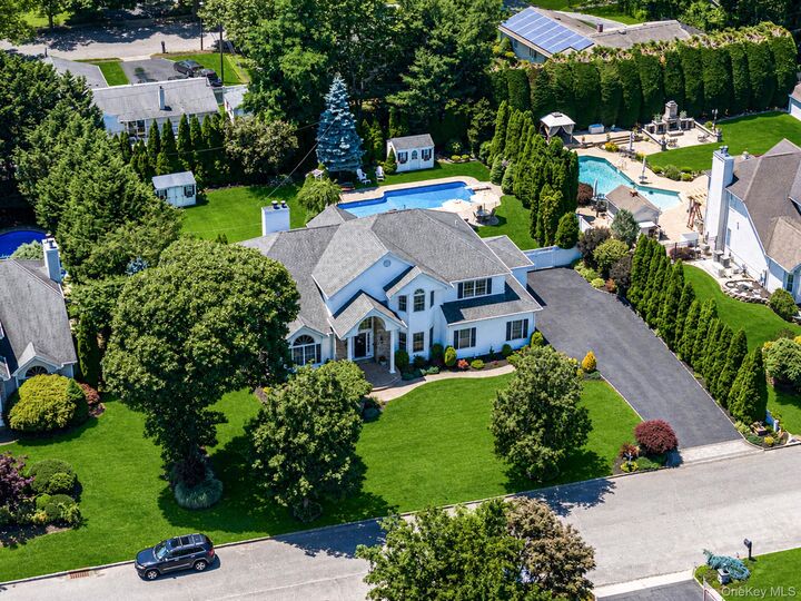 Property Photo:  10 Park View Lane  NY 11755 