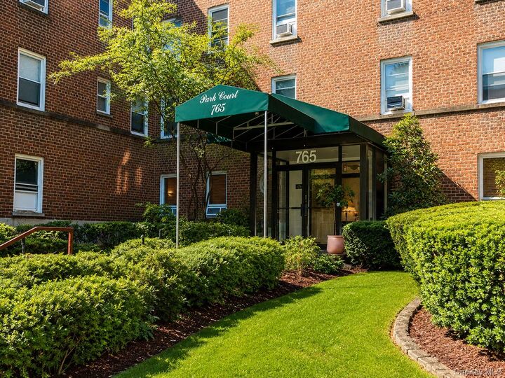 Property Photo:  765 Bronx River Rd 6G  NY 10708 