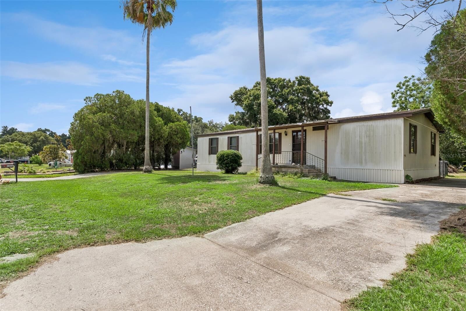 Property Photo:  4808 Rollinglen Loop W  FL 33810 