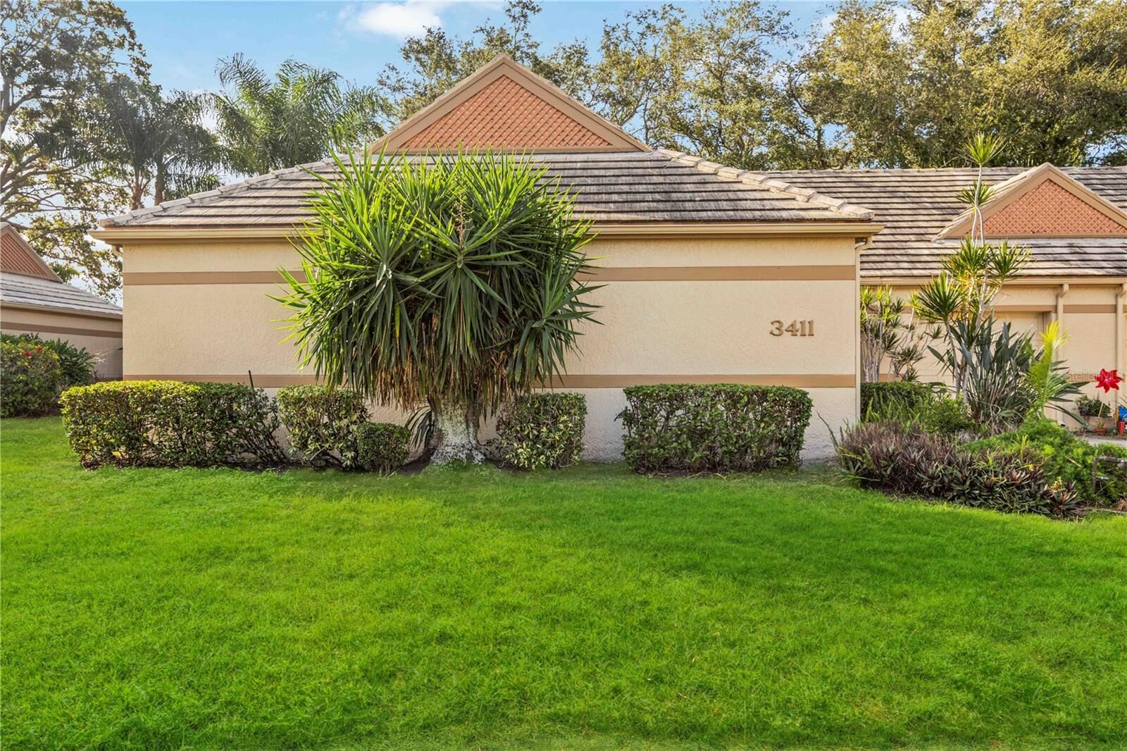 Property Photo: 3411 57th Avenue Drive W 6 FL 34210