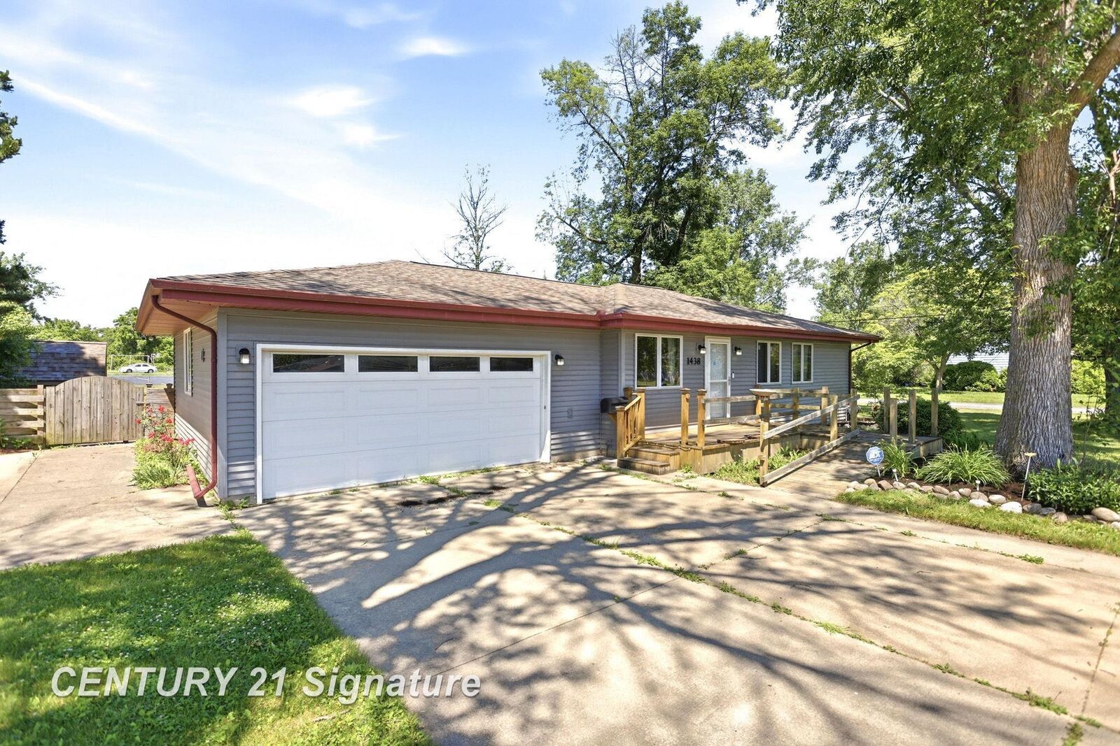 Property Photo:  1438 Flanders Drive  MI 48604 