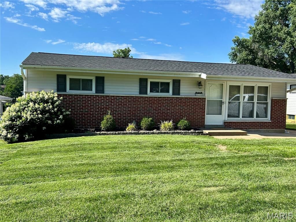 Property Photo:  612 Acorn Drive  MO 63126 