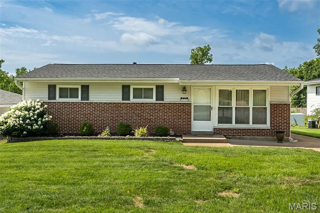 Property Photo:  612 Acorn Drive  MO 63126 