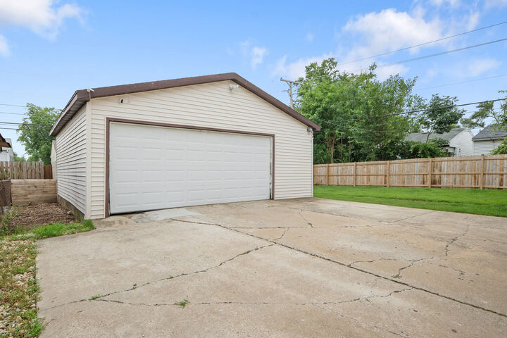 Property Photo:  401 Kenyon Avenue  IL 60446 