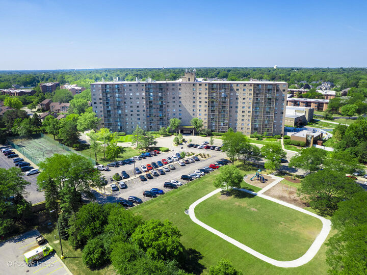 Property Photo:  6340 Americana Drive 310  IL 60527 