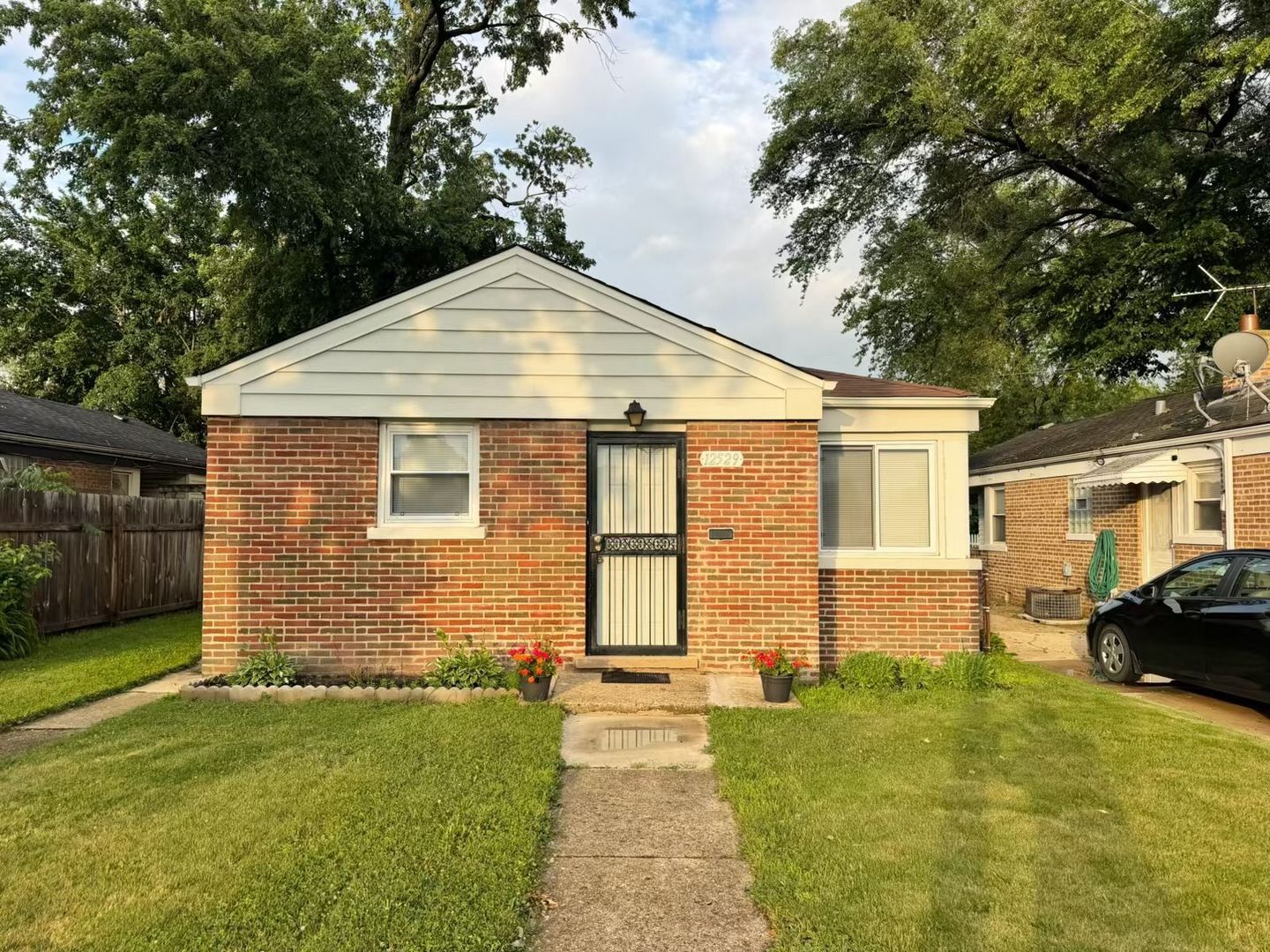 Property Photo:  12529 S Loomis Street  IL 60827 