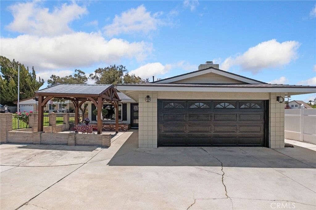 Property Photo: 1510 Pamela CA 92373