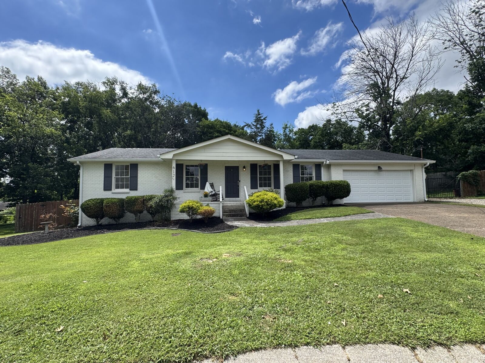 Property Photo: 612 Butler Cir TN 37217