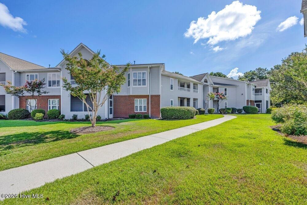 Property Photo:  4103 Breezewood Drive Apt 204  NC 28412 