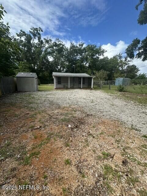 Property Photo: 115 E Hicks Street FL 32177