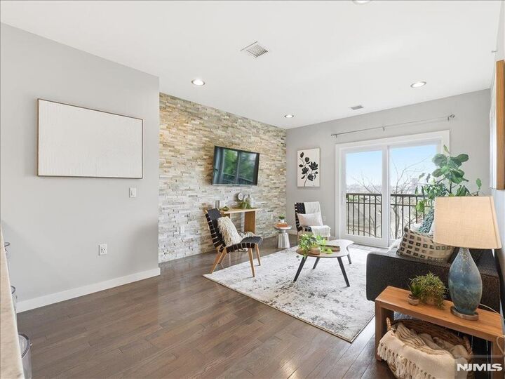 Property Photo:  302 Palisade Avenue 404  NJ 07307 