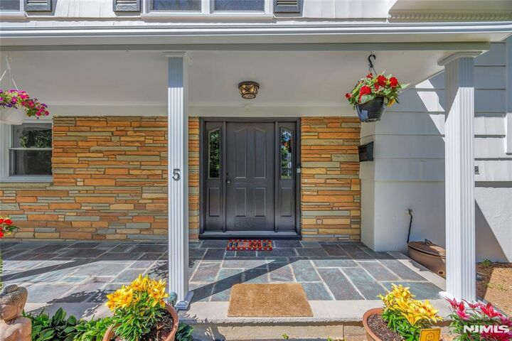 Property Photo:  5 Fairview Avenue  NJ 07052 