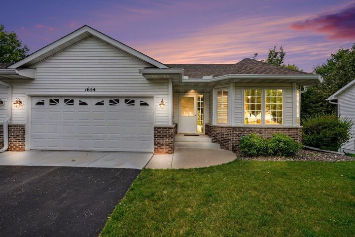 Property Photo:  1654 Cohansey Street  MN 55117 